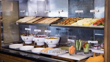 Daily English breakfast (GBP 16.50 per person)