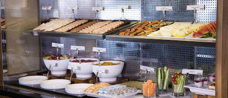 Daily English breakfast (GBP 16.50 per person)