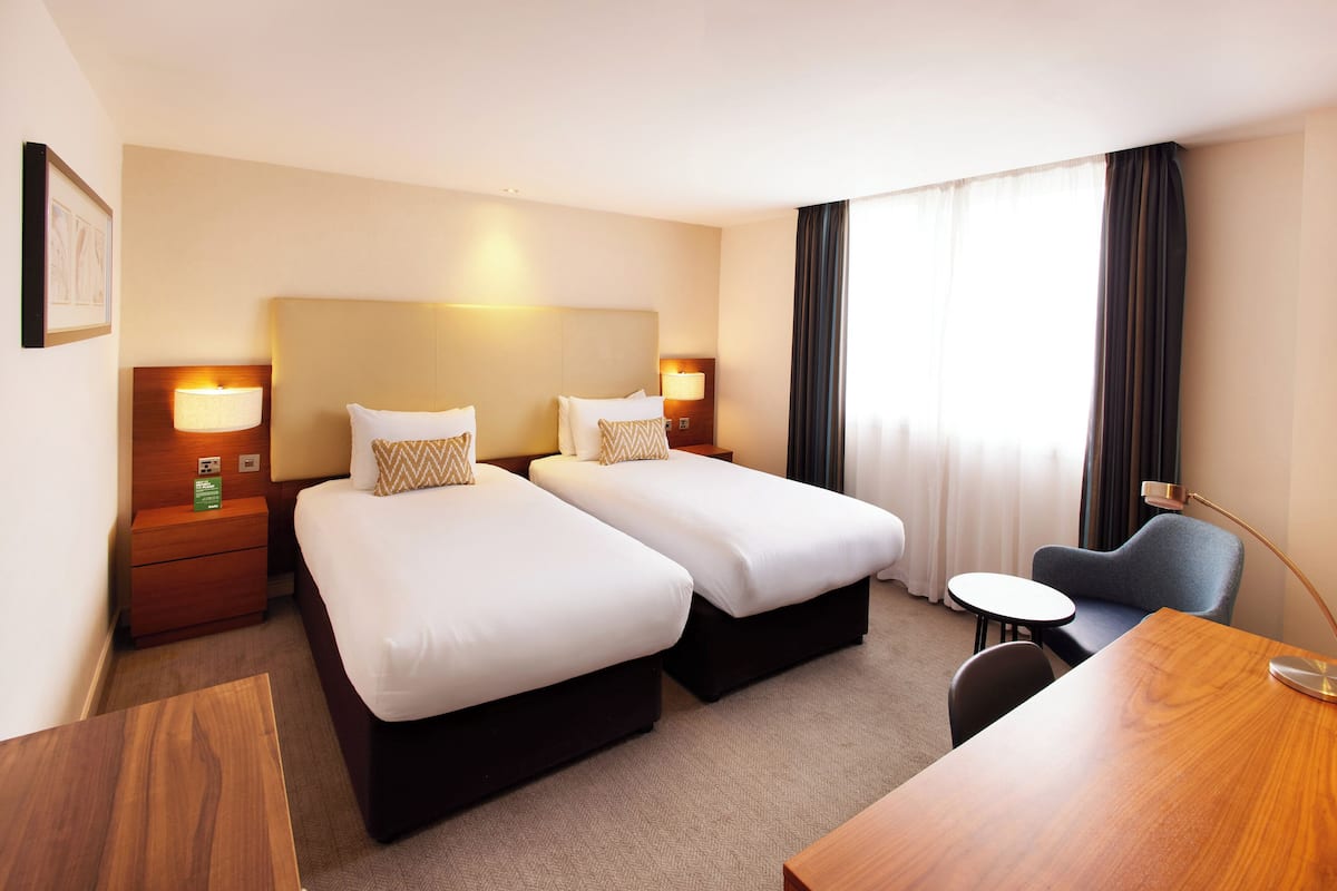 Hypo-allergenic bedding, in-room safe, desk, laptop workspace