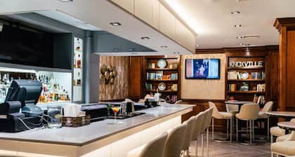 Crowne Plaza Knoxville Downtown University by IHG