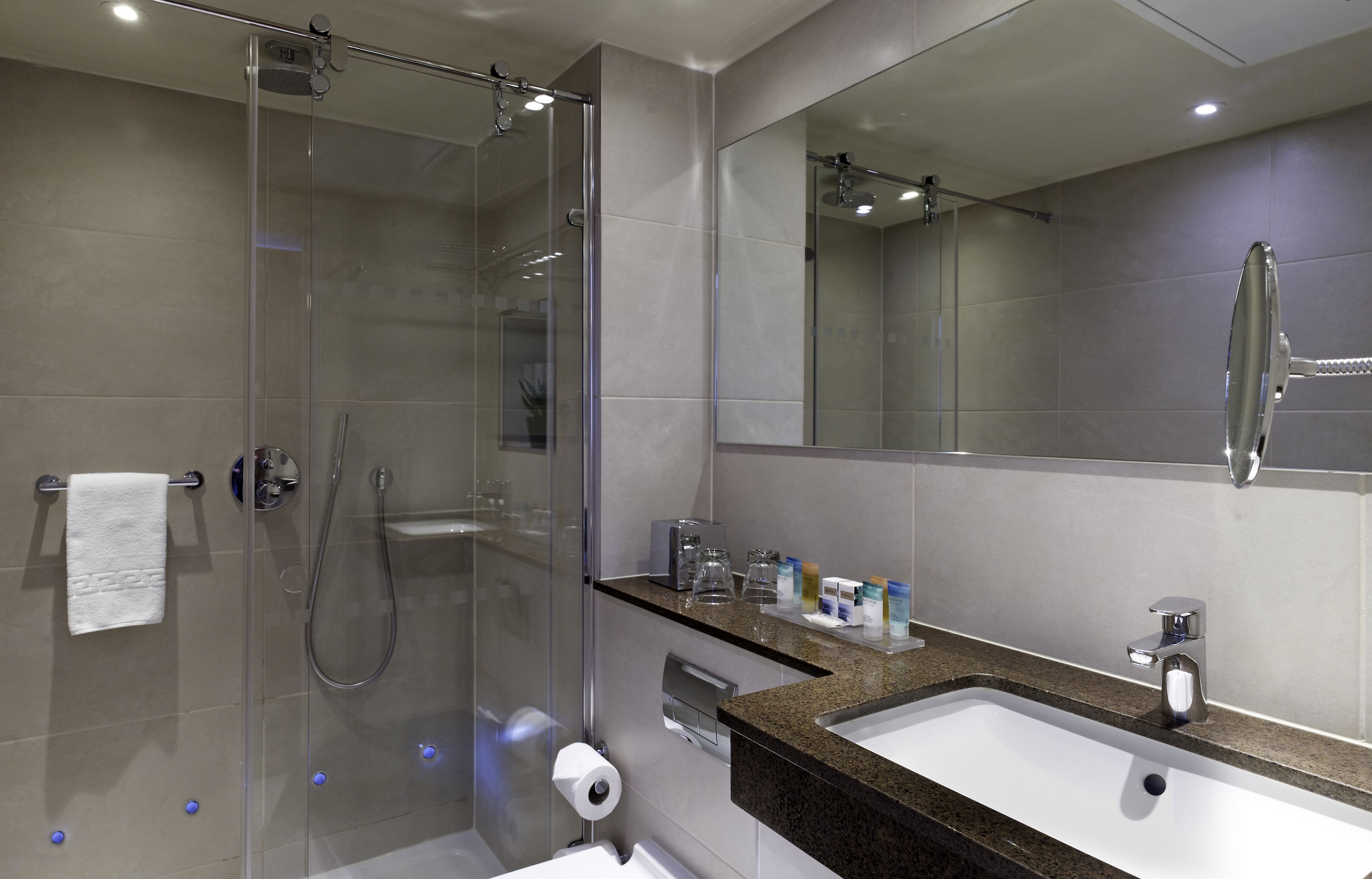 combined shower/bathtub, rainfall showerhead, eco-friendly toiletries