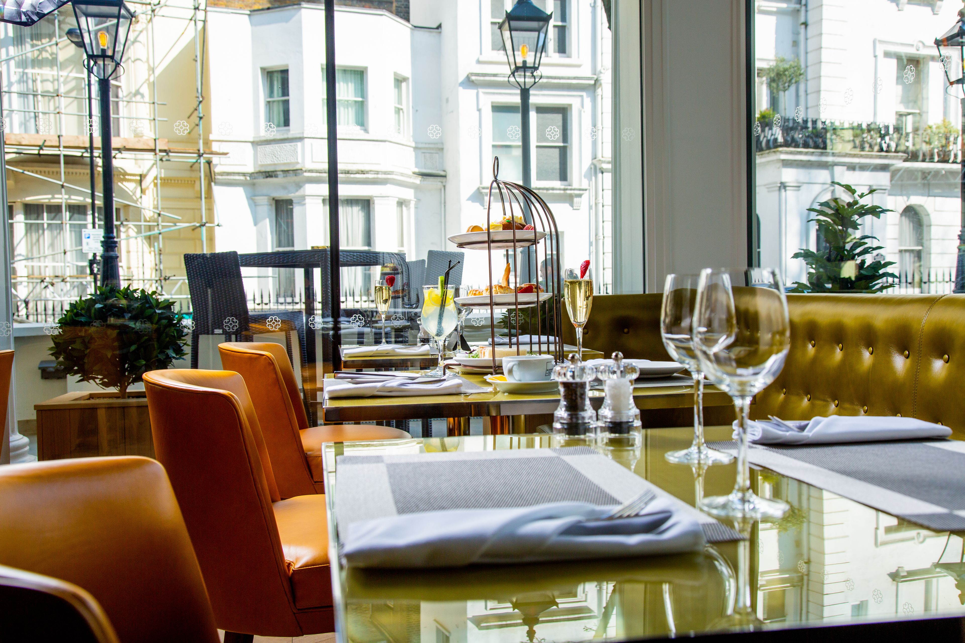 lunch and dinner served, al fresco dining