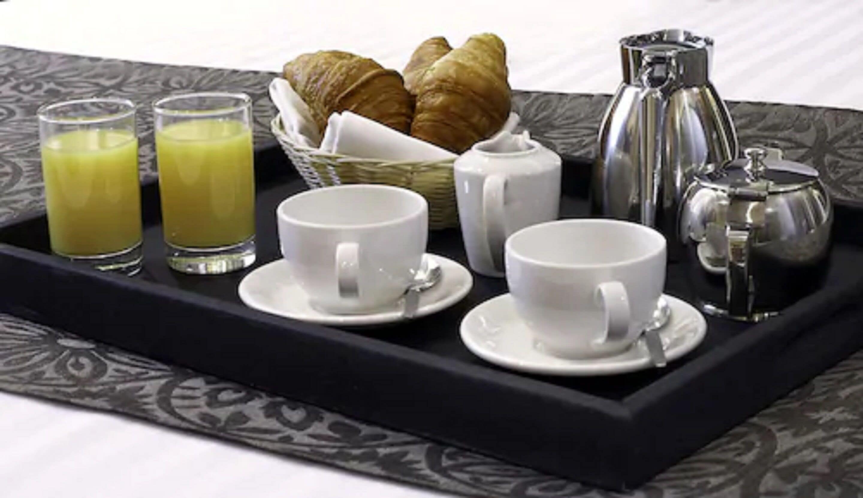 daily full breakfast (gbp 15.95 per person)