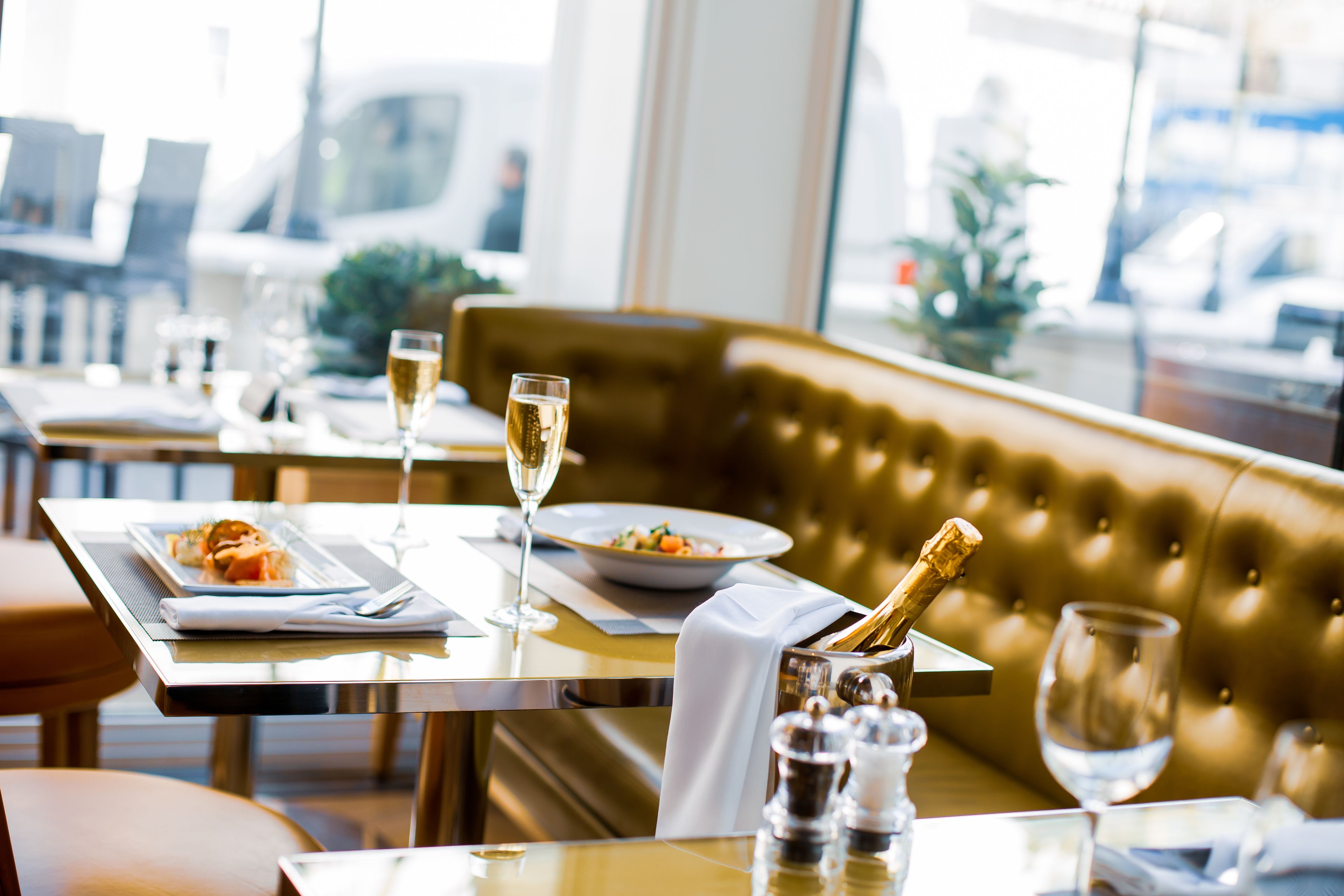 lunch and dinner served, al fresco dining