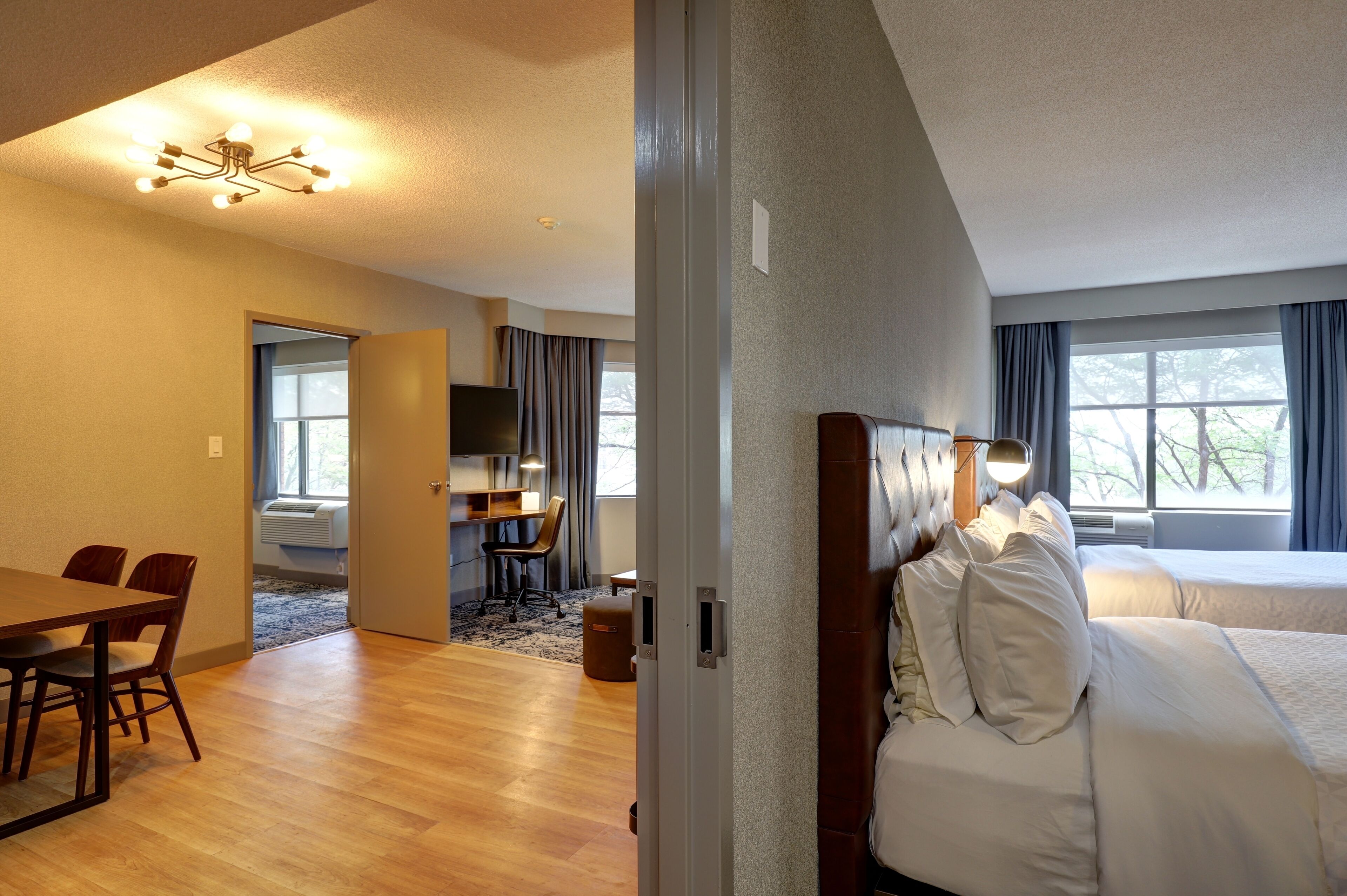 suite, 1 king bed, non smoking | premium bedding, pillow-top beds, in-room safe, desk