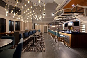 Bar (on property) - Four Points by Sheraton St. Catharines Niagara Suites (Thorold)