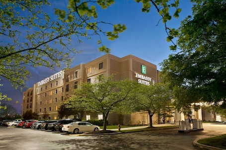 Exterior. Embassy Suites by Hilton Philadelphia Airport
