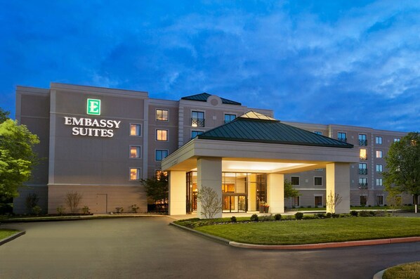 Exterior - Embassy Suites by Hilton Philadelphia Airport (Philadelphia)