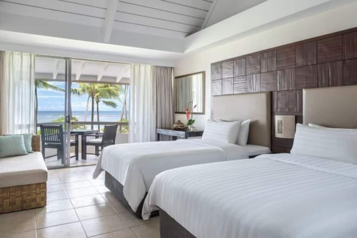 Premium bedding, in-room safe, desk, laptop workspace