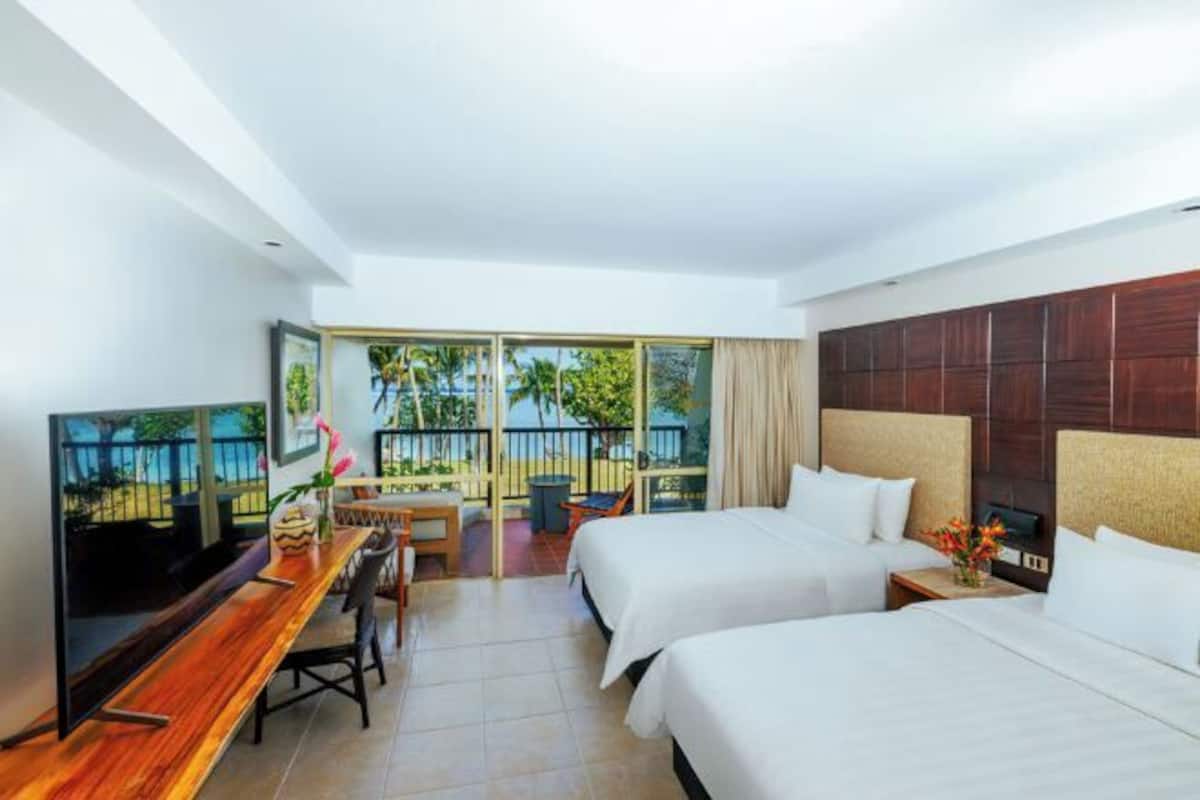 Premium bedding, in-room safe, desk, laptop workspace