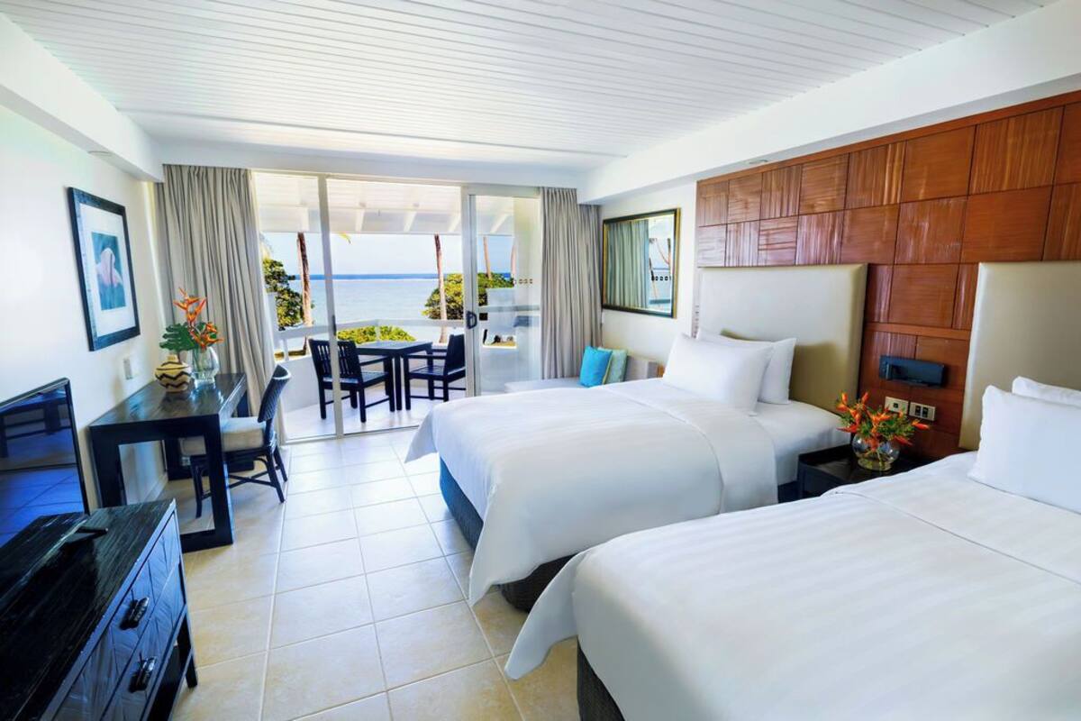 Premium bedding, in-room safe, desk, laptop workspace