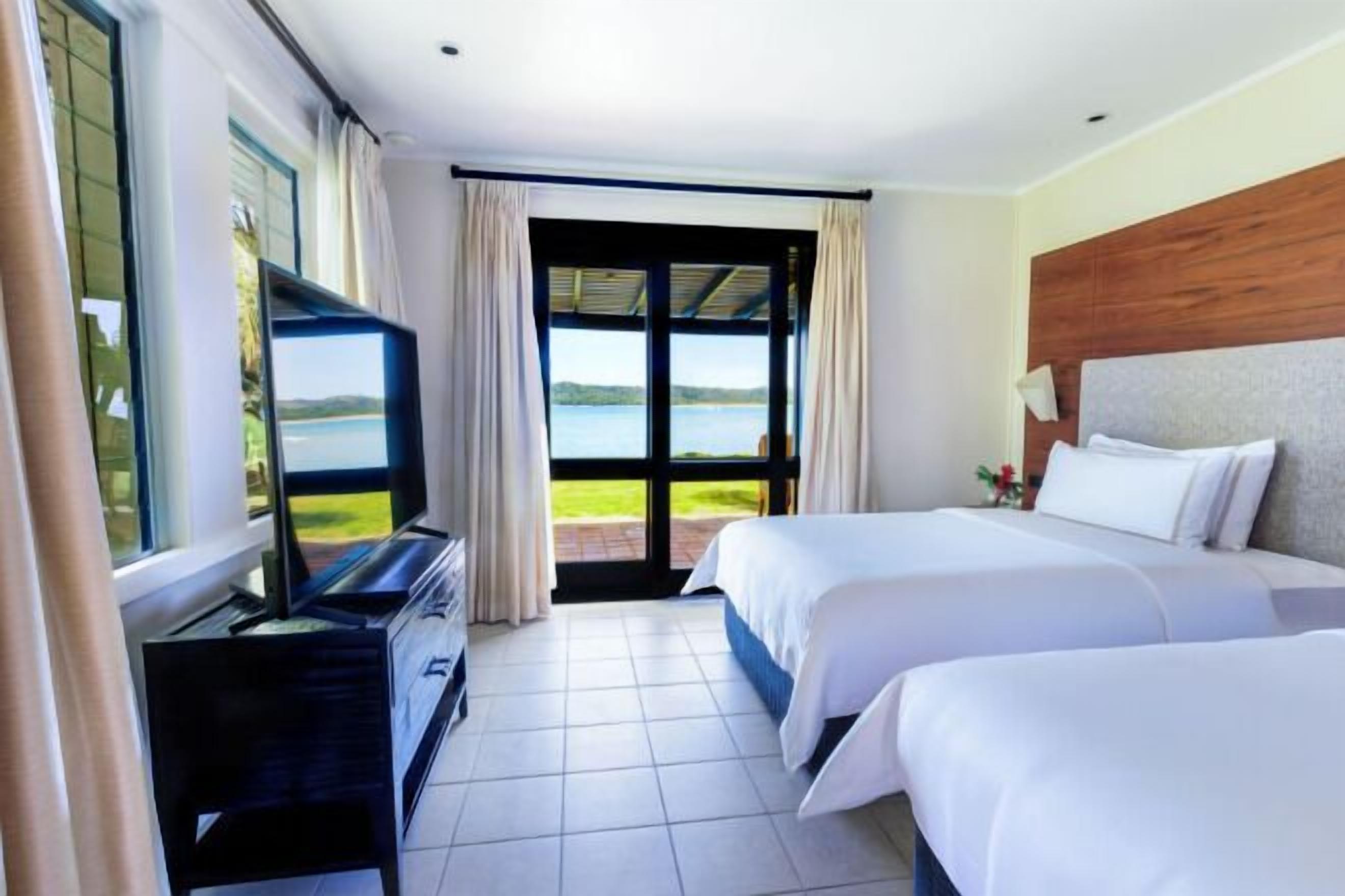 Premium bedding, in-room safe, desk, laptop workspace