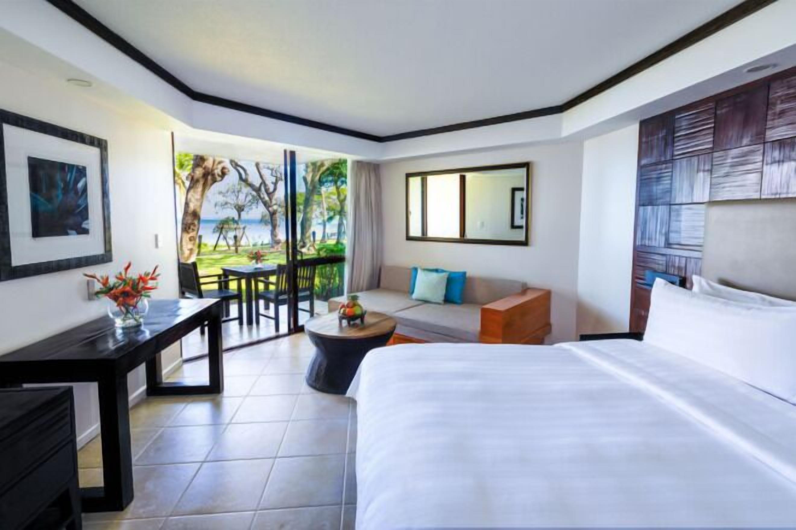 Premium bedding, in-room safe, desk, laptop workspace