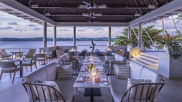 5 restaurantes; se sirven desayunos