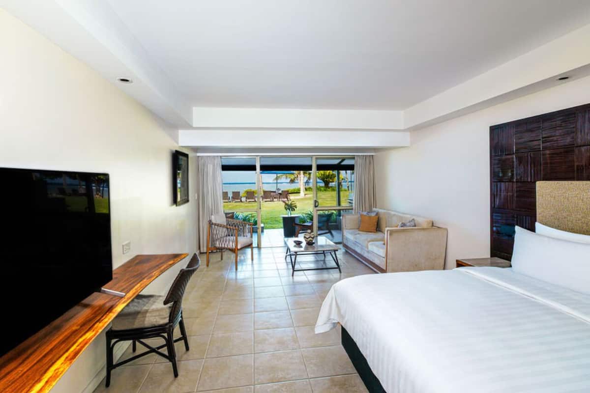 Premium bedding, in-room safe, desk, laptop workspace