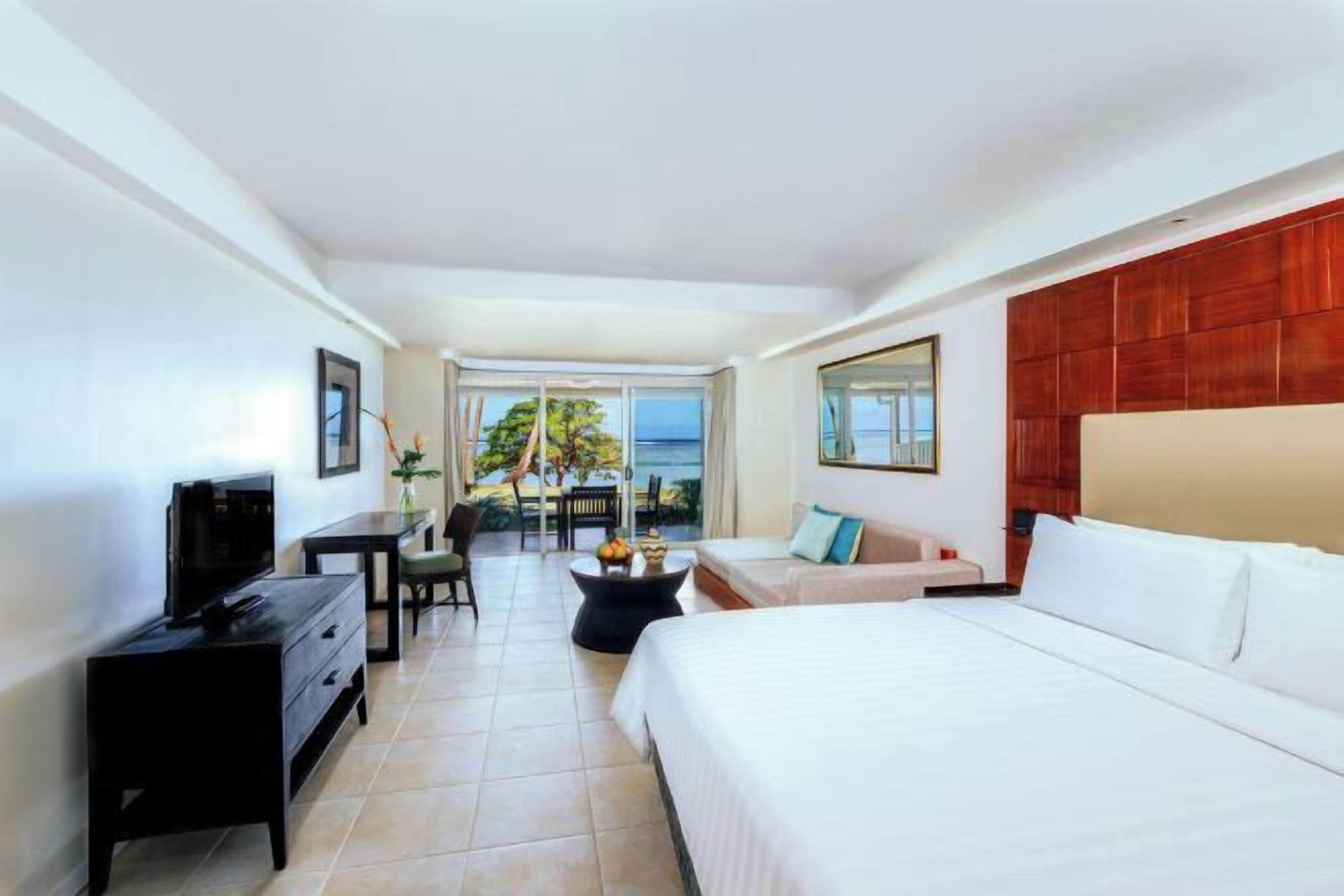 Premium bedding, in-room safe, desk, laptop workspace