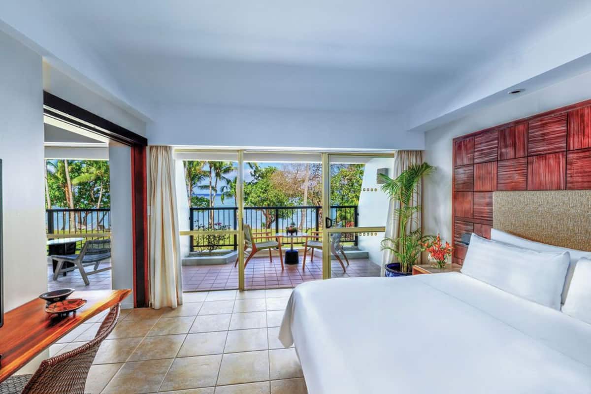 Suite (Reef) | Premium bedding, in-room safe, desk, laptop workspace