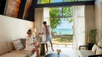 Kamer (Reef Bure) | Luxe beddengoed, een kluis op de kamer, een bureau, een laptopwerkplek