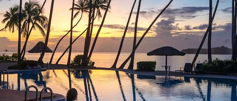 3 outdoor pools, pool umbrellas, sun loungers