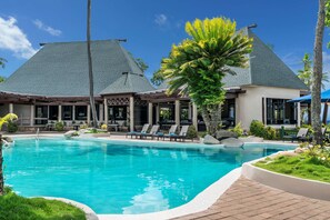 3 outdoor pools, pool umbrellas, pool loungers