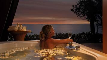 Behandelingskamers voor koppels, een sauna, een bubbelbad, een stoombad