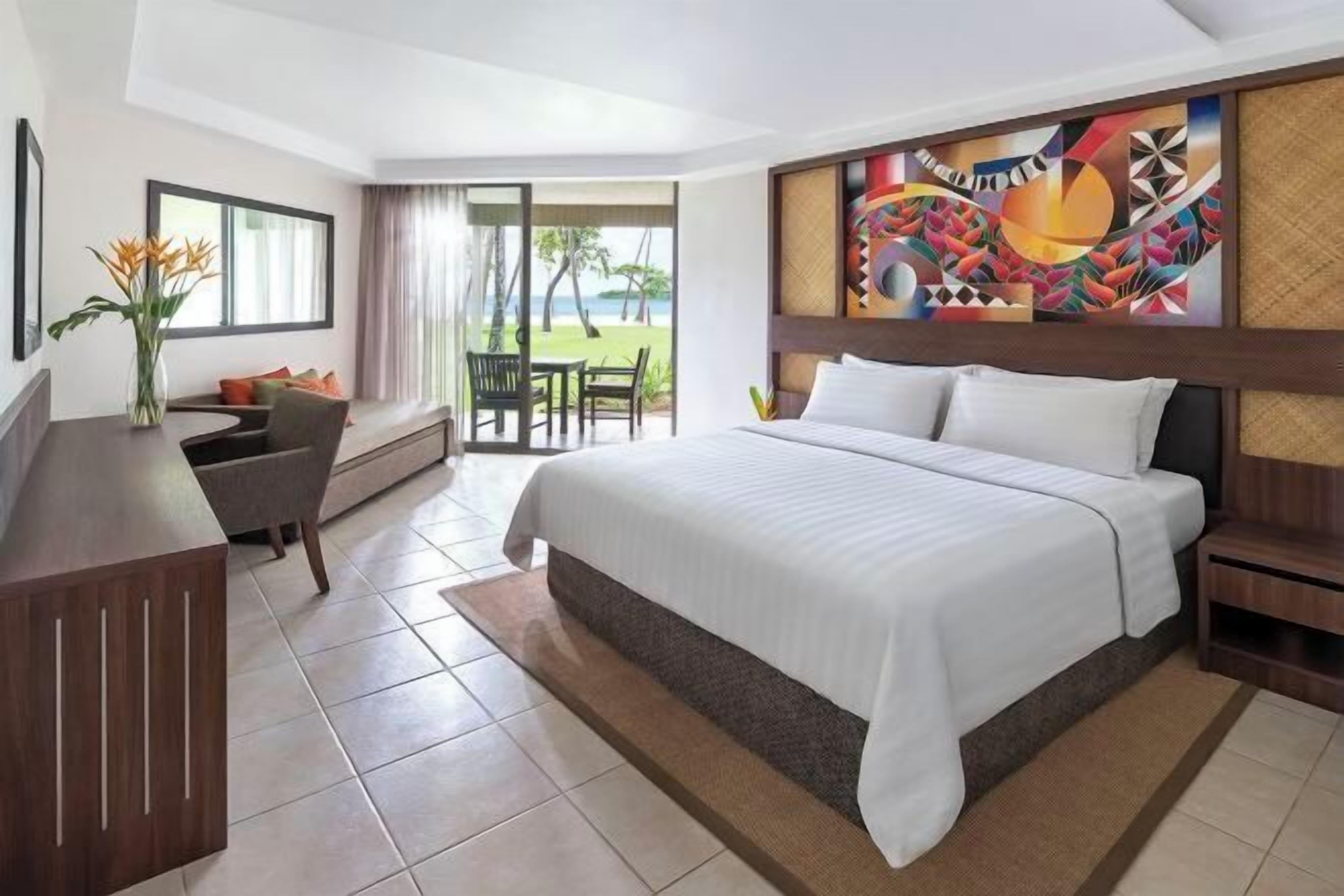 Premium bedding, in-room safe, desk, laptop workspace