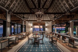 5 restaurants, breakfast served