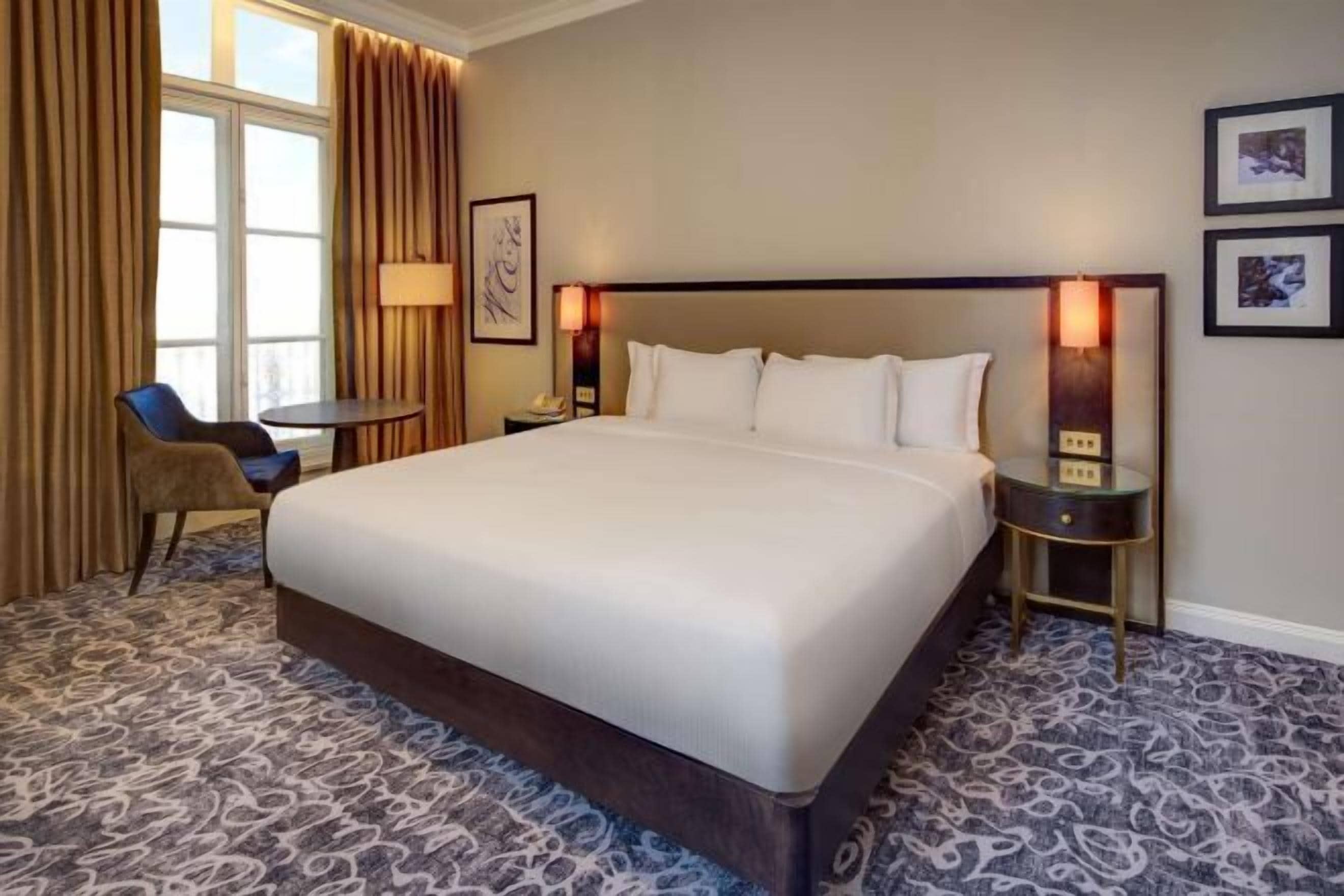 Coffres-forts dans les chambres, fer et planche à repasser