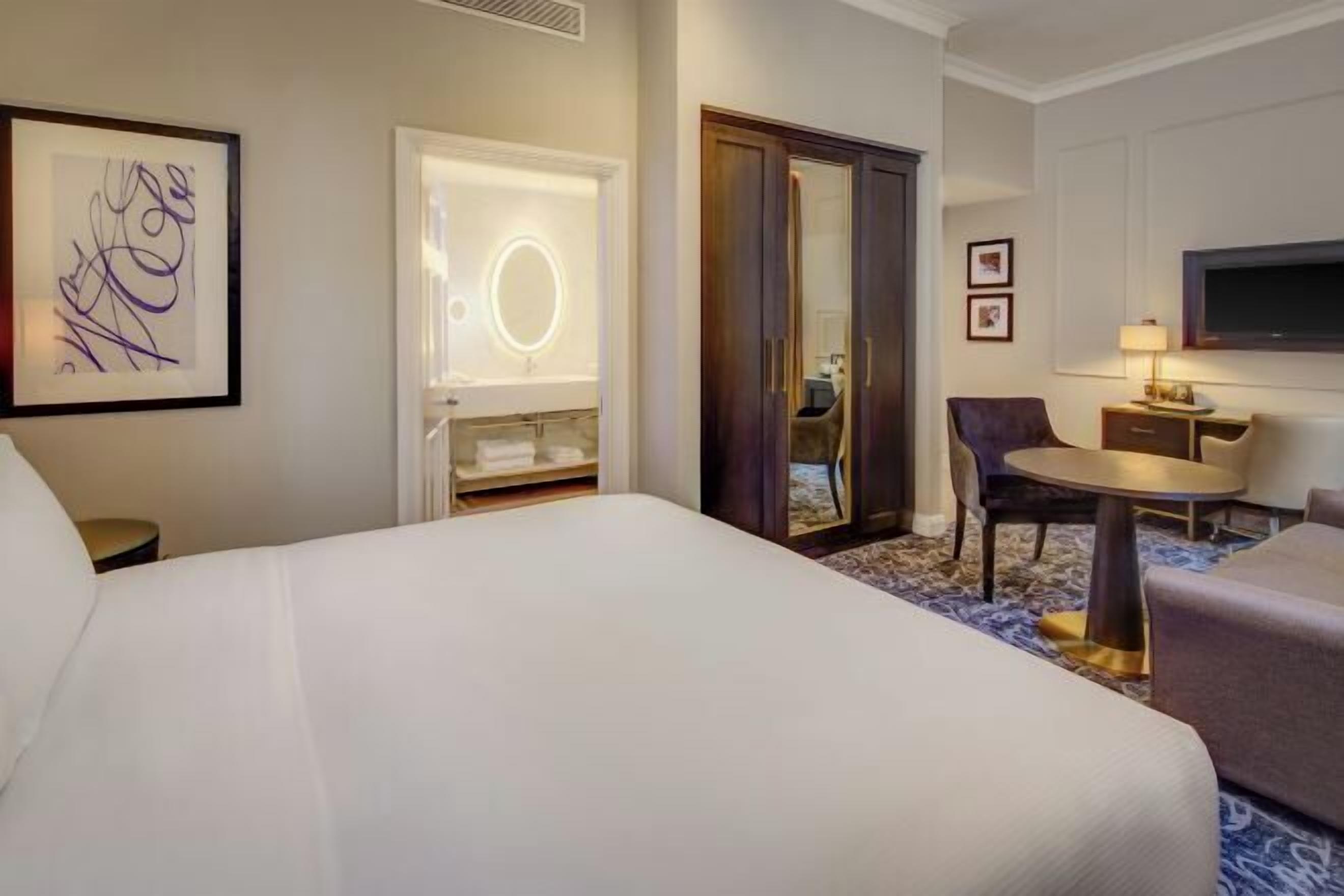 Coffres-forts dans les chambres, fer et planche à repasser