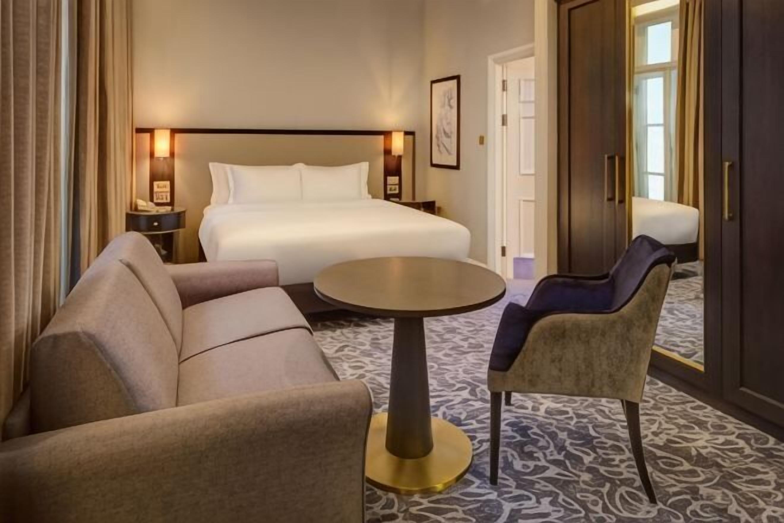 Coffres-forts dans les chambres, fer et planche à repasser