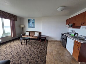 Iron/ironing board, free WiFi, bed sheets - Seagrass Oceanfront Inn (Newport)