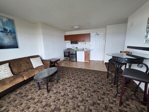 Iron/ironing board, free WiFi, bed sheets - Seagrass Oceanfront Inn (Newport)