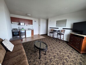 Iron/ironing board, free WiFi, bed sheets - Seagrass Oceanfront Inn (Newport)