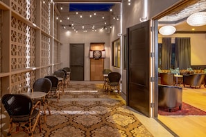 2 bars/lounges, poolside bar