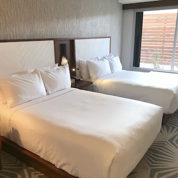 Egyptian cotton sheets, premium bedding, pillowtop beds, in-room safe at Hotel Adeline, Scottsdale, a Tribute Portfolio Hotel