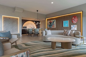 Suite Grand, 1 cama de matrimonio grande (Grand Oak) | Ropa de cama de alta calidad, caja fuerte, escritorio