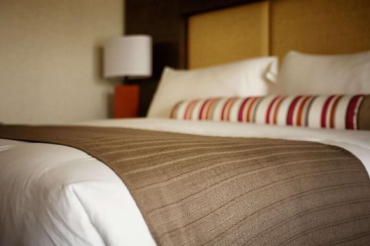 Premium bedding, in-room safe, desk, laptop workspace