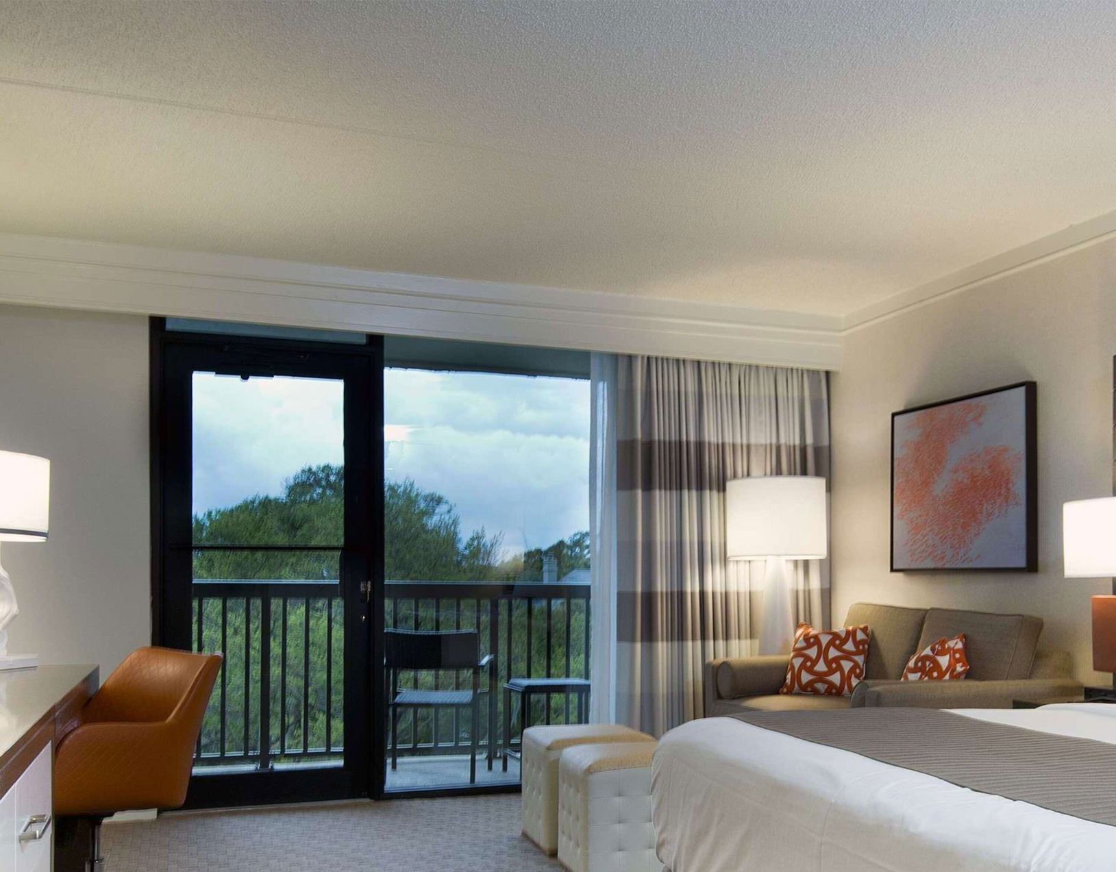 Premium bedding, in-room safe, desk, laptop workspace