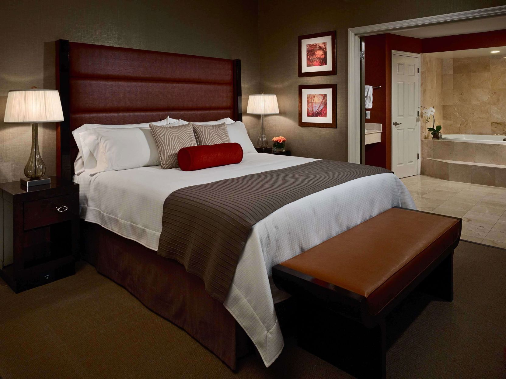 Premium bedding, in-room safe, desk, laptop workspace