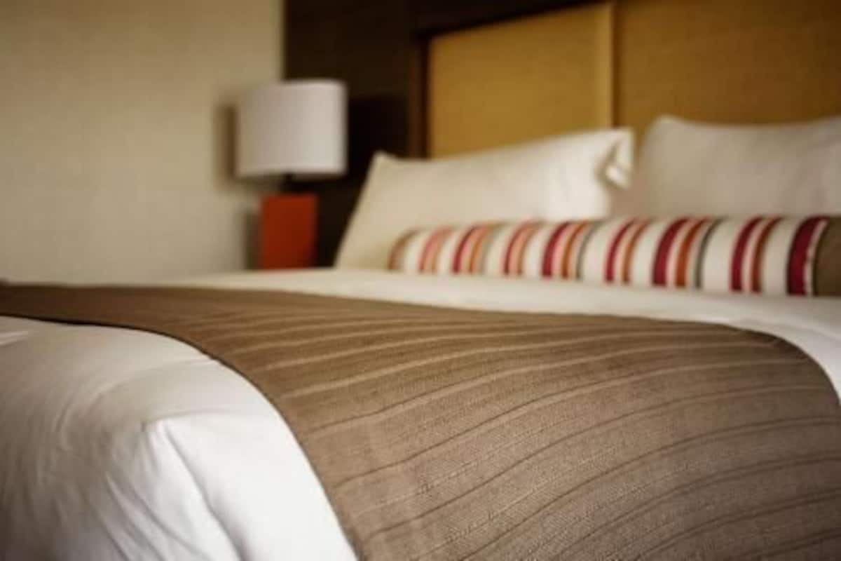 Ropa de cama de alta calidad, caja fuerte, escritorio