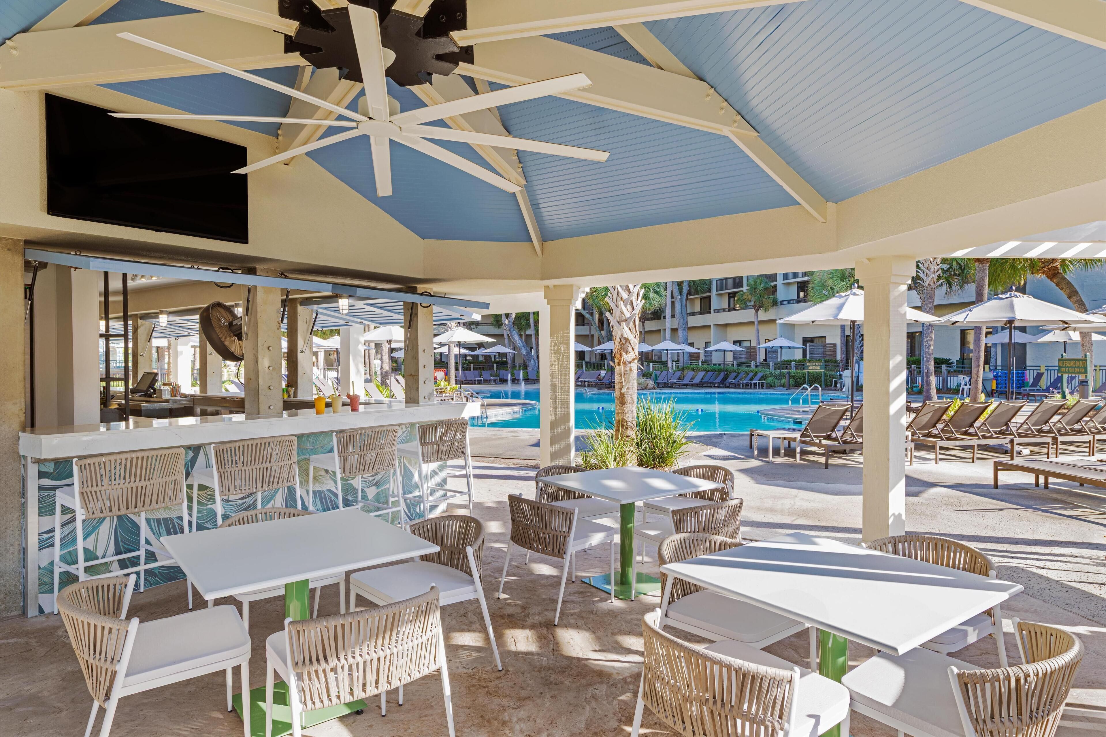 5 restaurants, breakfast, lunch, dinner served; American cuisine