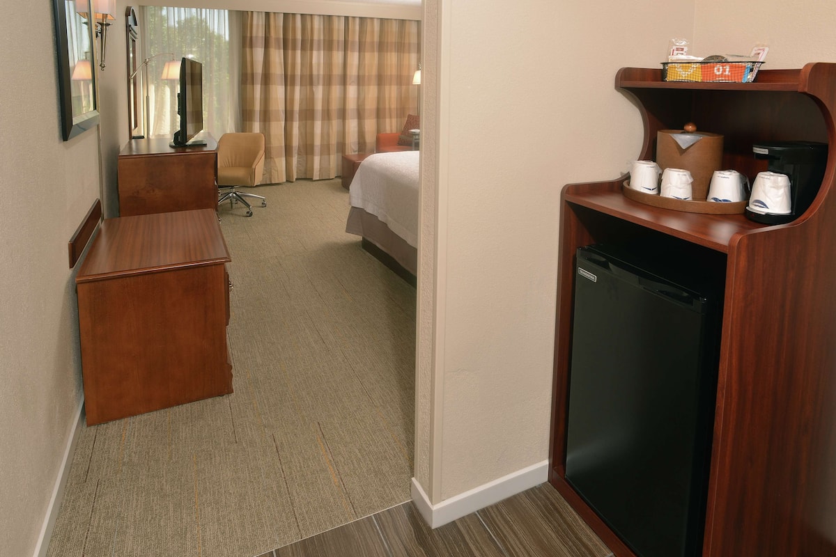 Desk, iron/ironing board, free WiFi, bed sheets