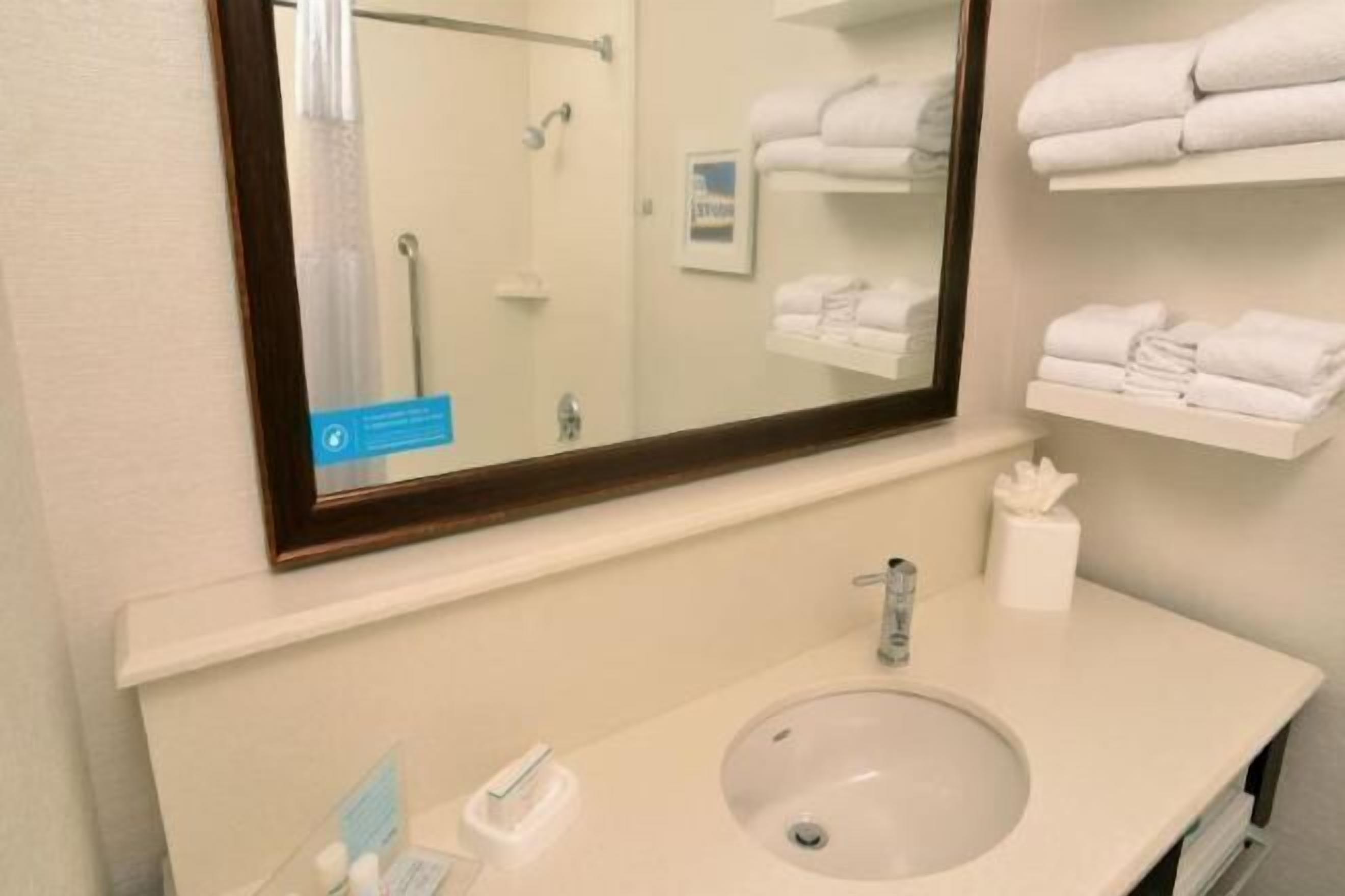 Combined shower/bathtub, eco-friendly toiletries, hair dryer, towels