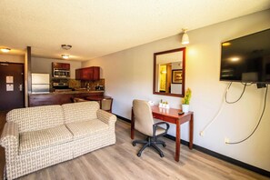Executive Suite, 1 King Bed | Room amenity