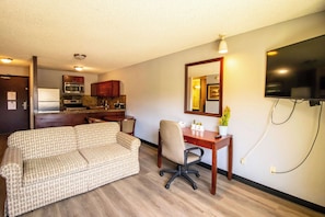 Executive Suite, 1 King Bed | Room amenity