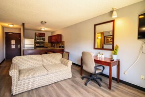 Executive Suite, 1 King Bed | Room amenity - Red Lion Inn & Suites Vancouver (Vancouver)