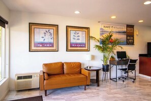 Business center - Red Lion Inn & Suites Vancouver (Vancouver)