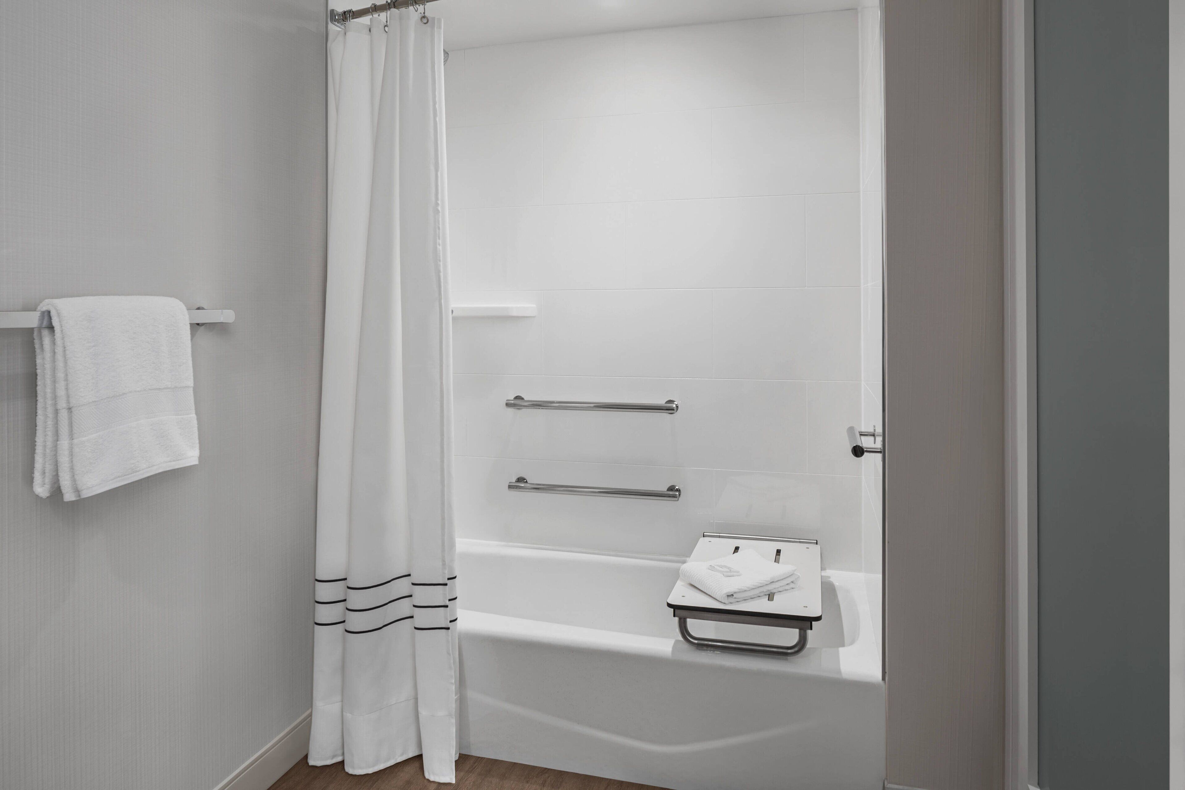 combined shower/bathtub, eco-friendly toiletries, hair dryer, towels