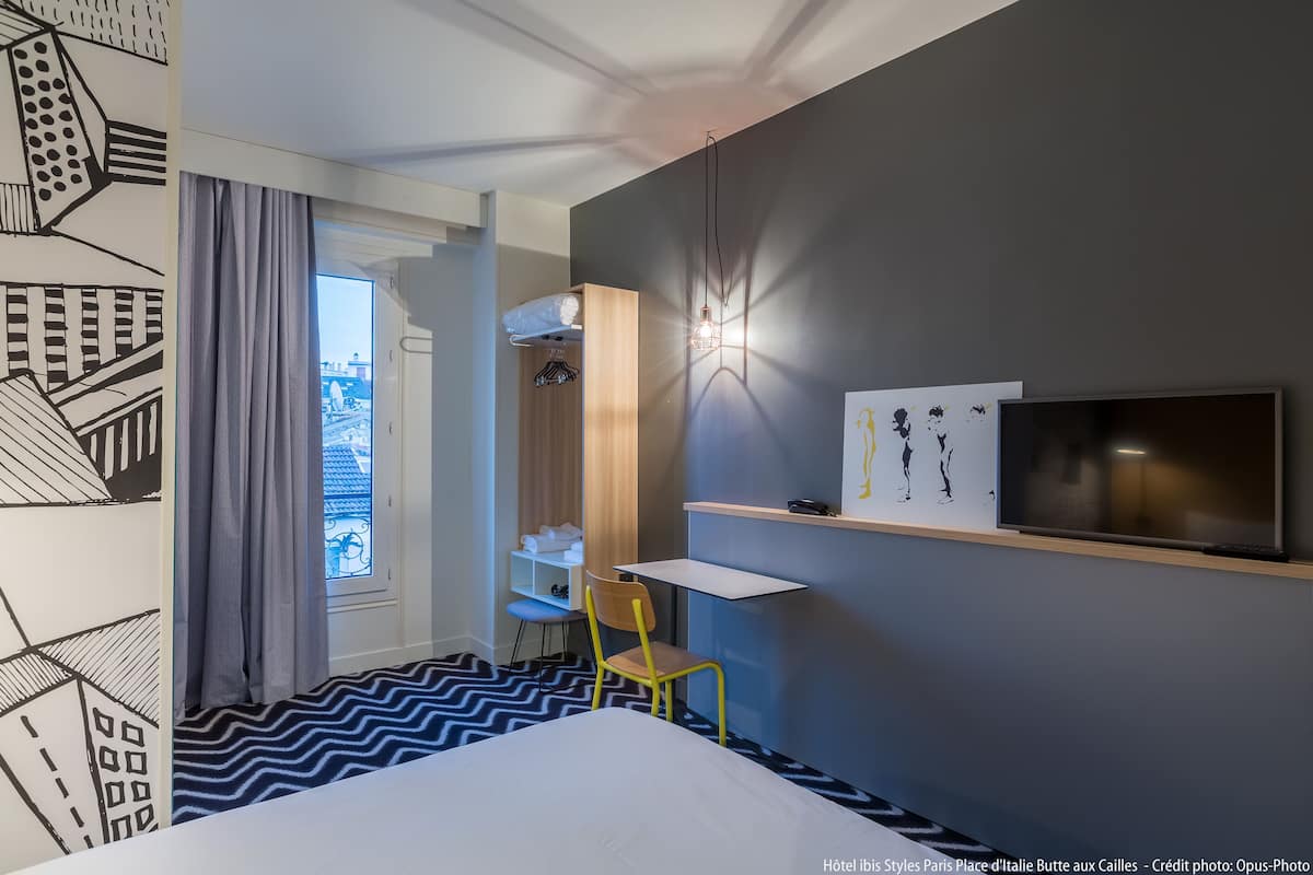 Standard Twin Room, 2 Katil Bujang (Single) | Peralatan tempat tidur premium, peti besi dalam bilik, meja