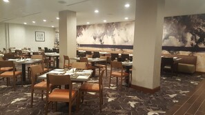 Desayuno a la carta todos los días (con cargo) 